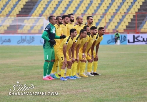 عکسی که برای فوتبال ایران مایه تاسف است/ خط کشی عجیب و غریب در حافظیه شیراز