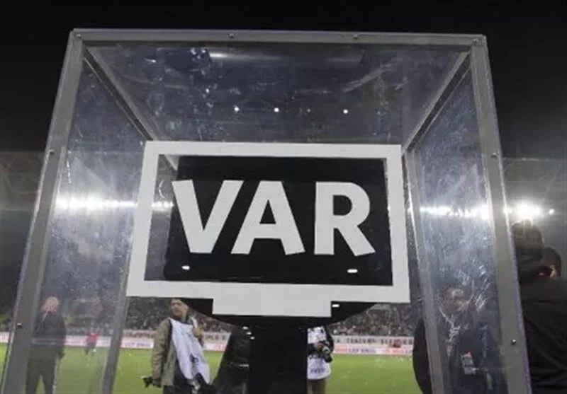 تناقض در فدراسیون فوتبال/ VAR می آید، VAR نمی آید!