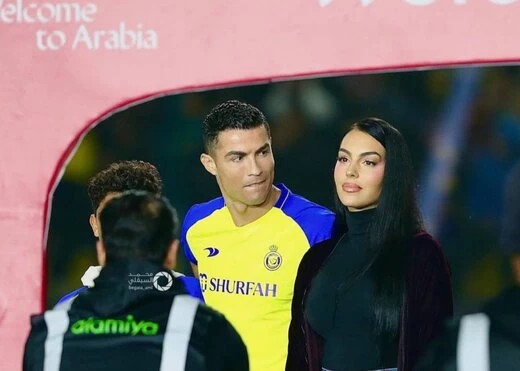 عکس | شوخی جالب جورجینا با رونالدو؛ ماسک Cr7 روی صورت نامزدش!