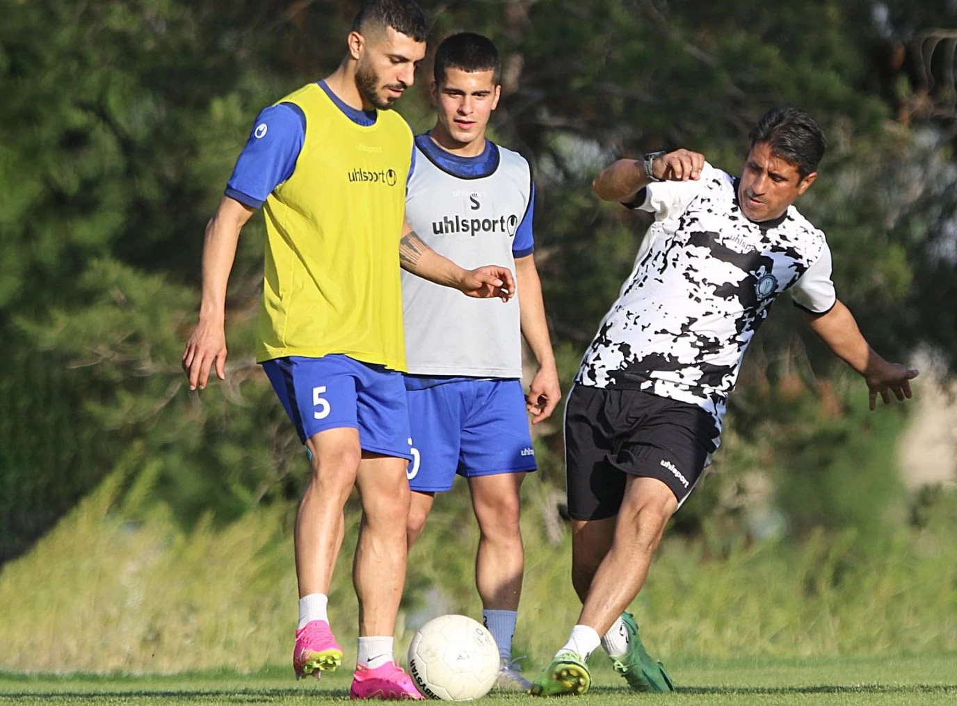 گل‌گهر در ورزشگاه آزادی آماده دیدار با پرسپولیس(عکس)