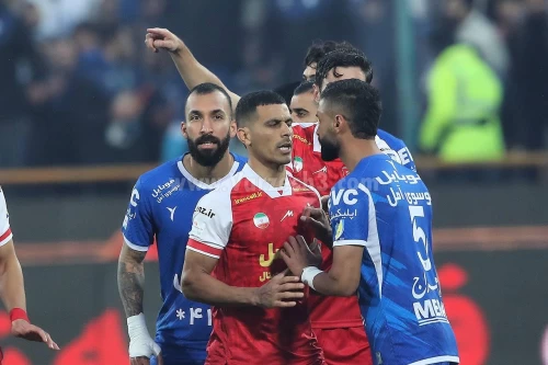 اولین زد و خورد دربی در محوطه پرسپولیس! (عکس)