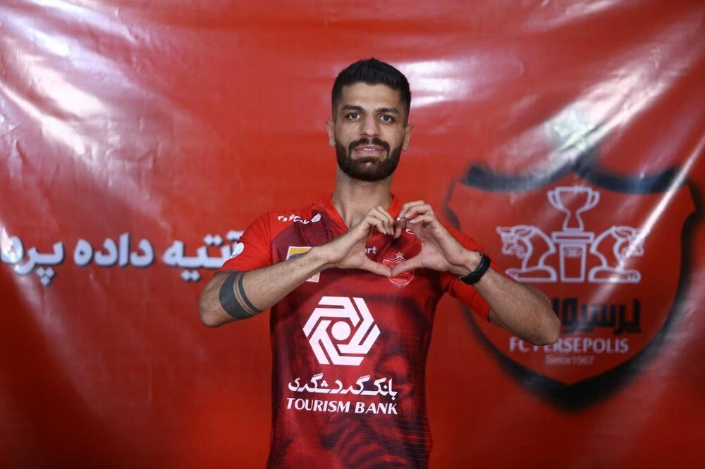 میلاد سرلک در آستانه تمدید با پرسپولیس! / عزت اللهی سرخپوش نمی شود