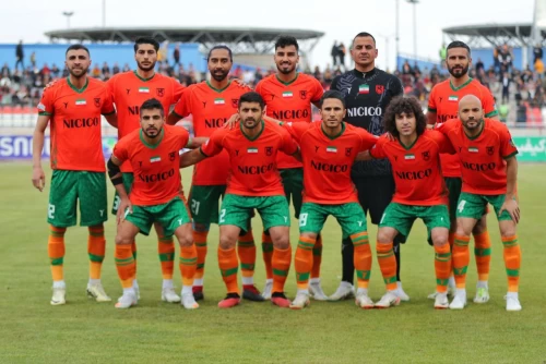 حریف استقلال با پرسپولیس گرم می‌کند!