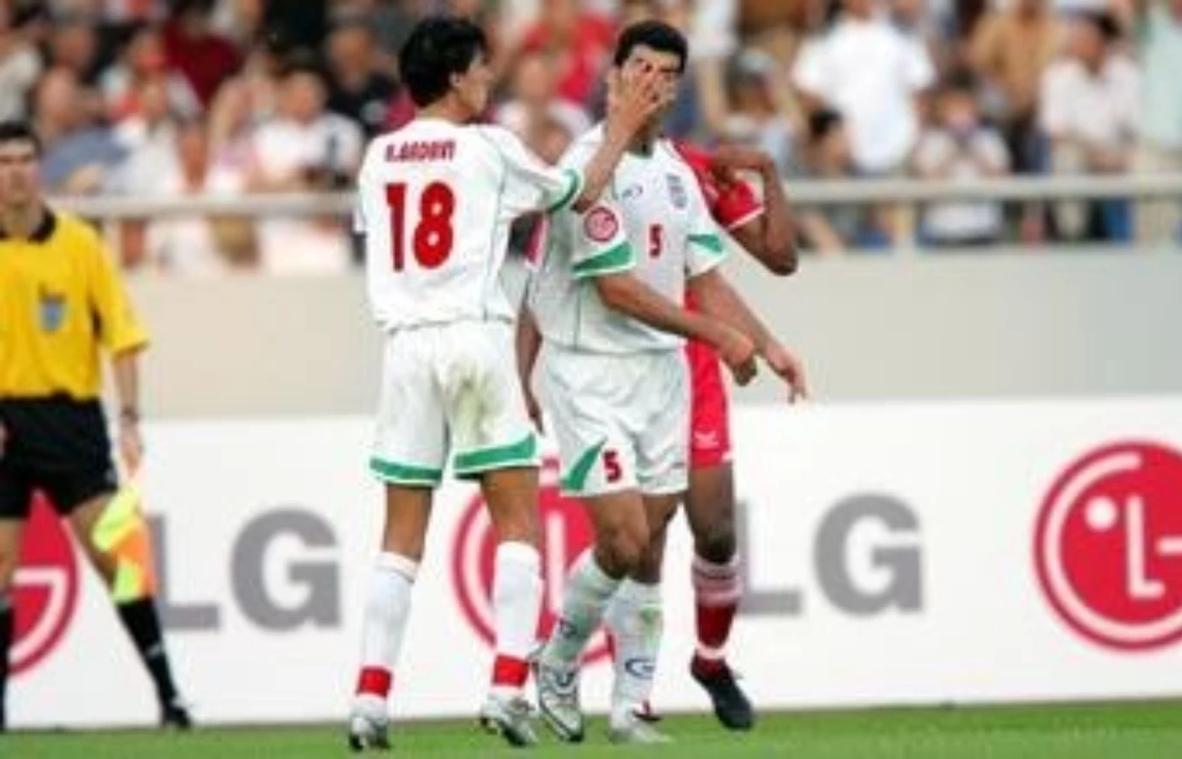 روزی تلخ در تاریخ فوتبال ملی؛ نشریات چینی: دو ایرانی مثل دیوانه ها همدیگر را زدند!