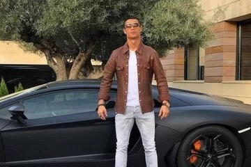 CR7 با پول پارو کردن وارد گینس شد!