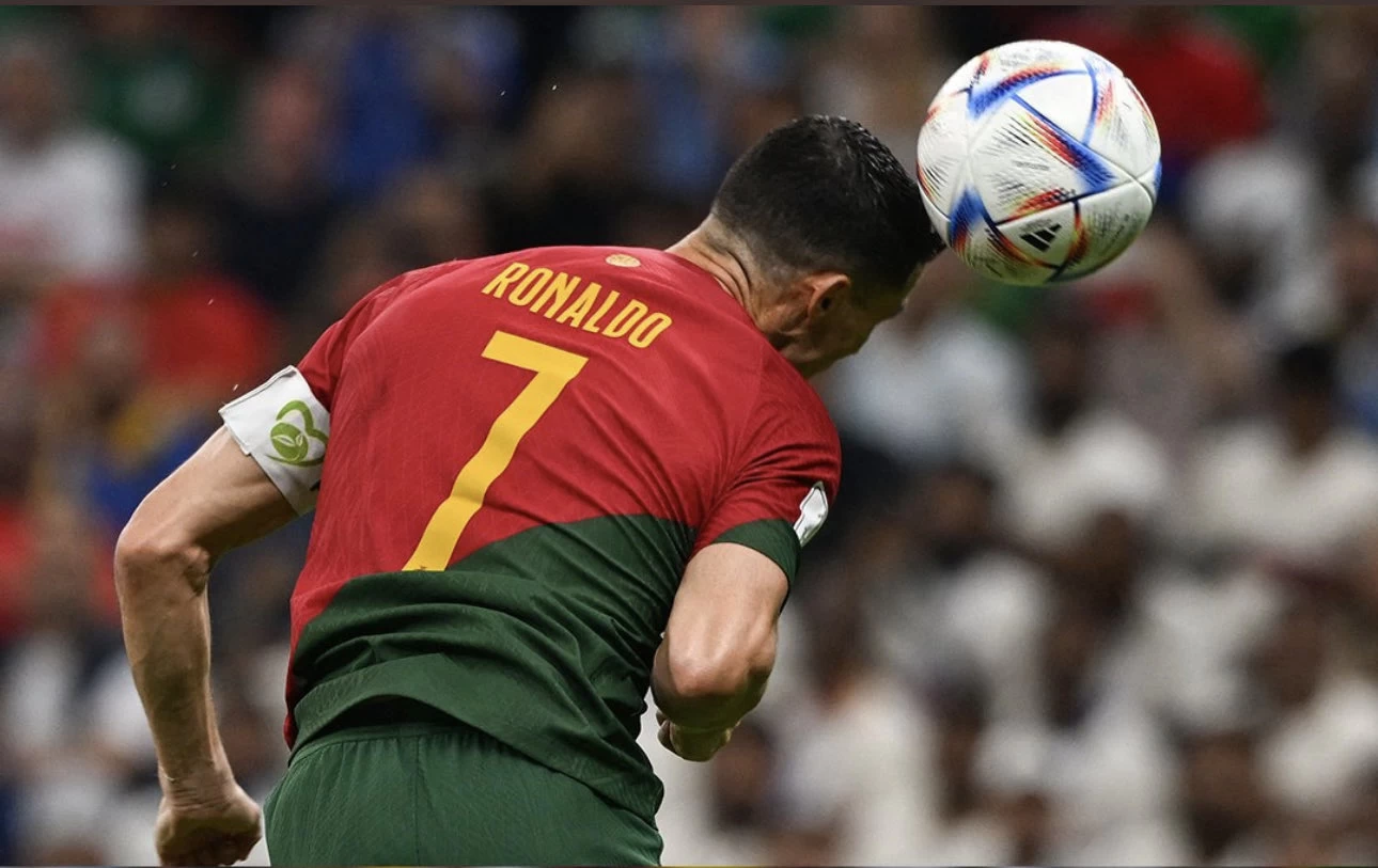 اصرار کریستیانو رونالدو به ثبت شدن گل اول پرتغال مقابل اروگوئه به نام او / عکس