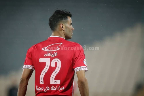 عیسی حق را به هواداران پرسپولیس می‌دهد