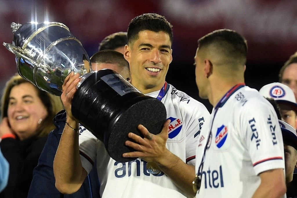 قهرمانی ناسیونال در لیگ اروگوئه با درخشش سوارز مقابل لیورپول / عکس
