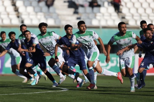 طوری گل زدند که دست داور به وسط زمین بچرخد!