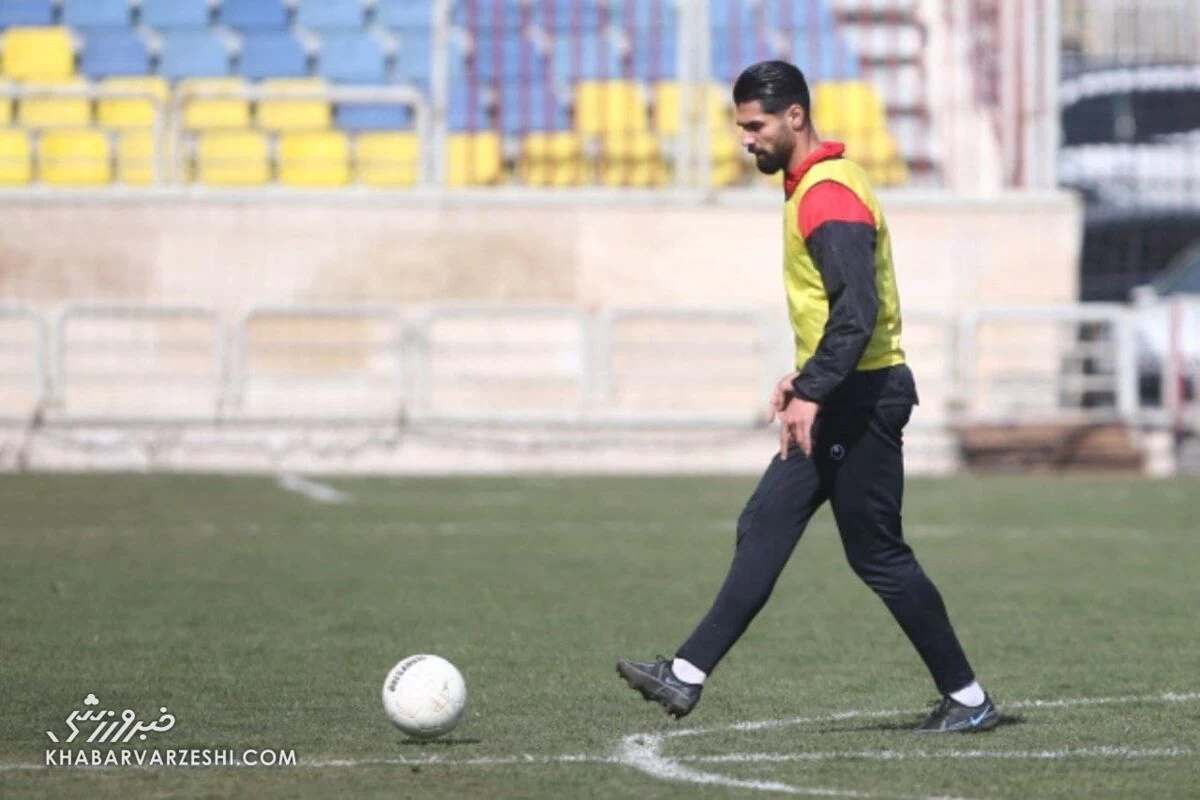 بازیکن مغضوب ناگهان محبوب شد/ تشویق شماره ۸ در تمرین پرسپولیس!