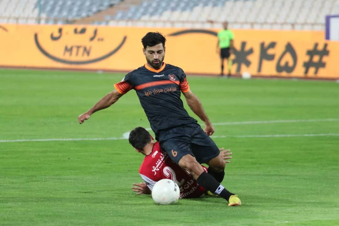 اعتراض علیه پرسپولیس: داور به خاطر دربی مدارا کرد!